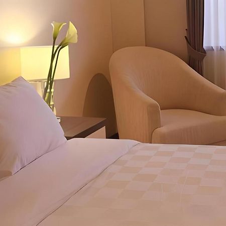 Bella Hotel Surabaya Luaran gambar