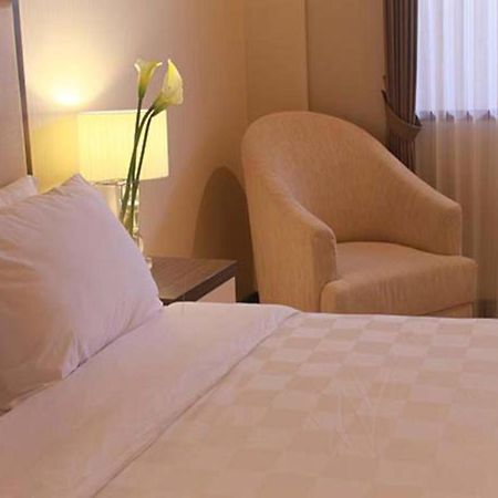 Bella Hotel Surabaya Luaran gambar