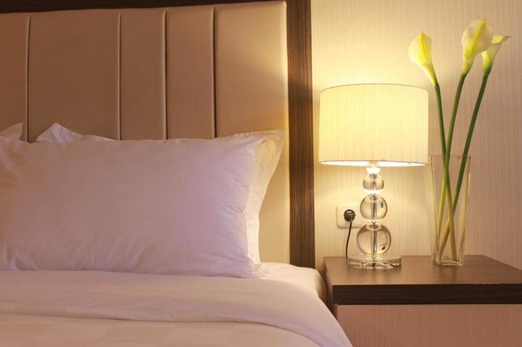 Bella Hotel Surabaya Luaran gambar