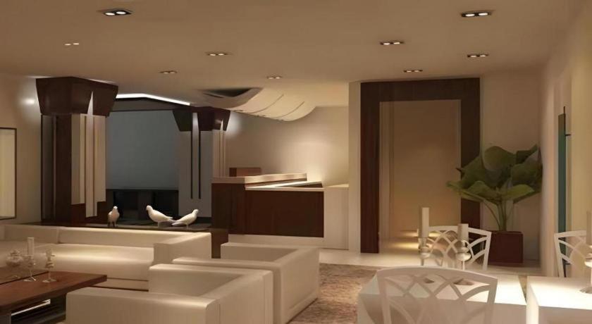 Bella Hotel Surabaya Luaran gambar