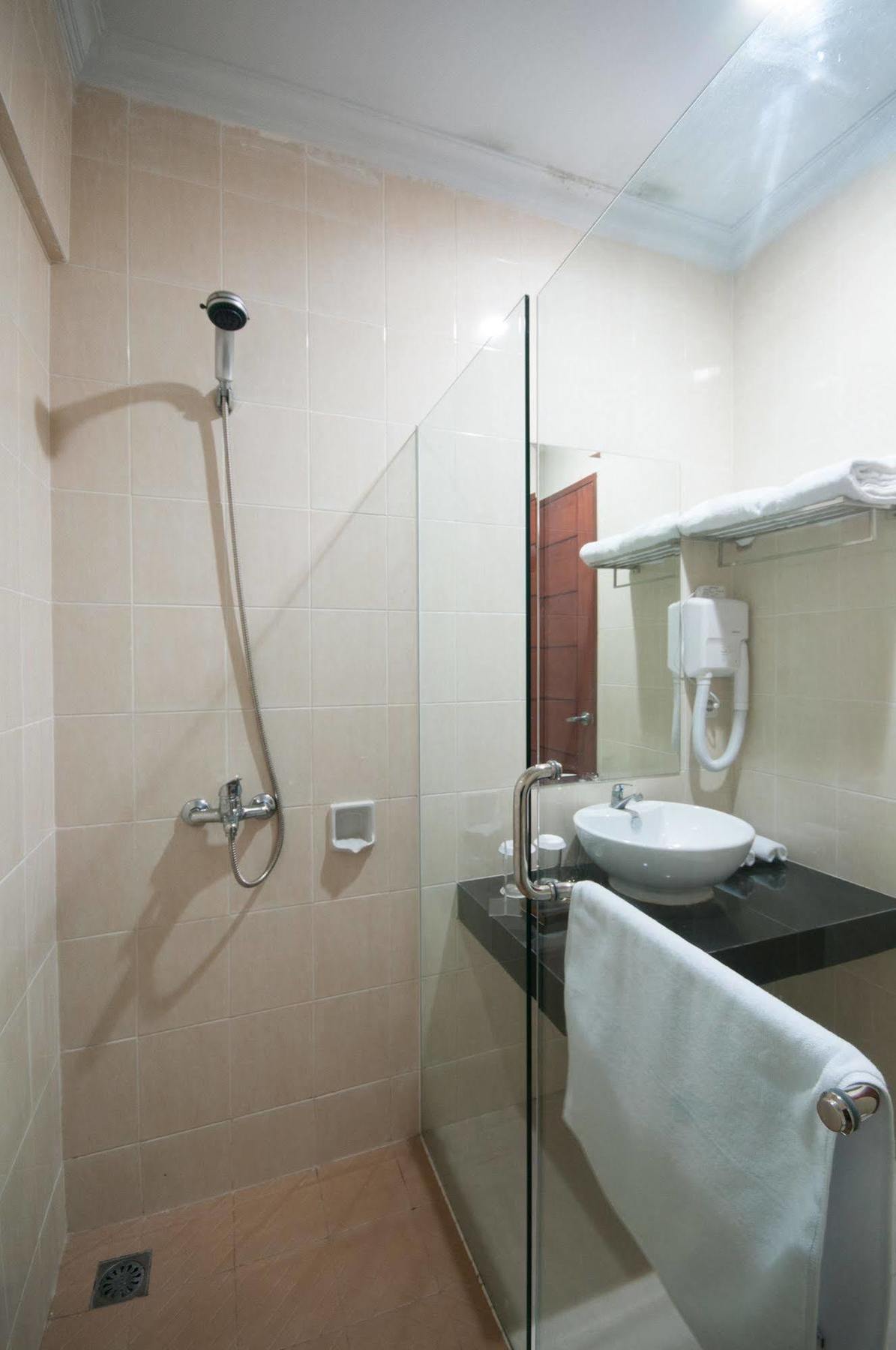 Bella Hotel Surabaya Luaran gambar